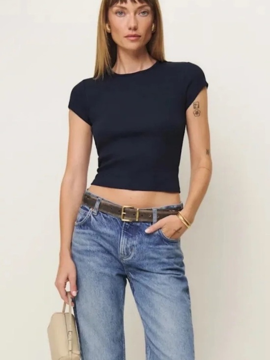 Reformation Tops - Reformation Black Cropped Ribbed Baby Tee